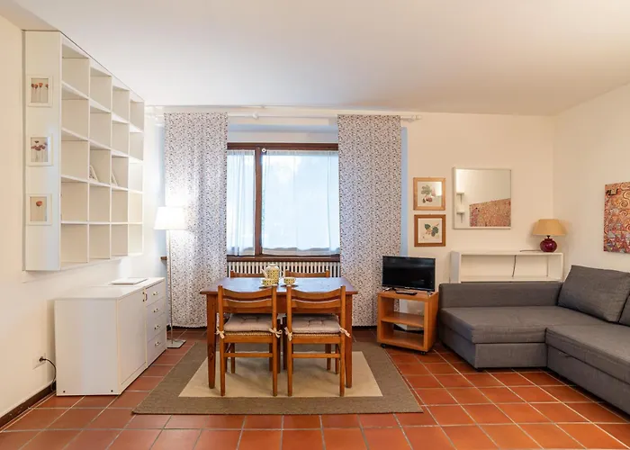 Guesthost - Cozy Apartamento Como